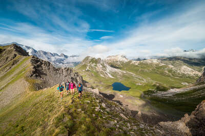 Randonneurs sur les sommets de Tignes
